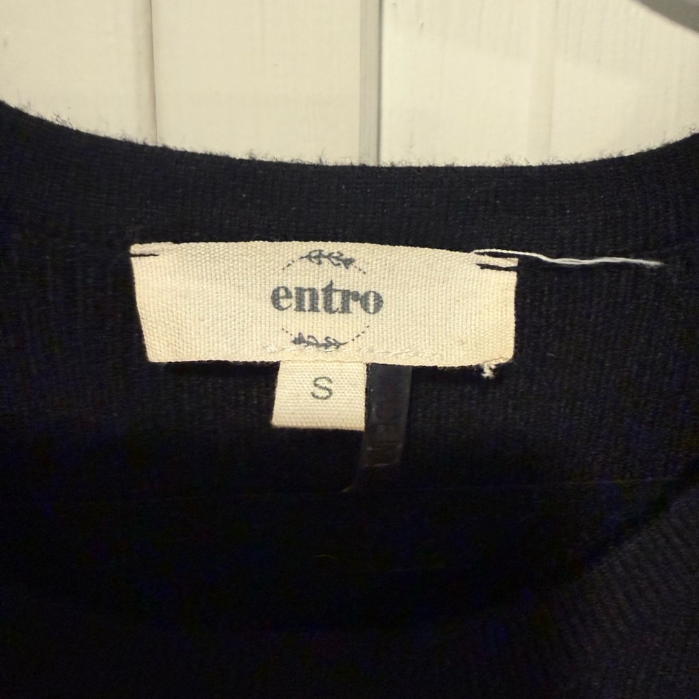 Entro size small like new condition - Picture 3 of 4